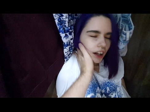 ❤️ Хоҳарамро дар ҷевон ёфт ва ба ӯ кӯмак кард Синси босифат дар порно tg.tukifporno.ru ❌